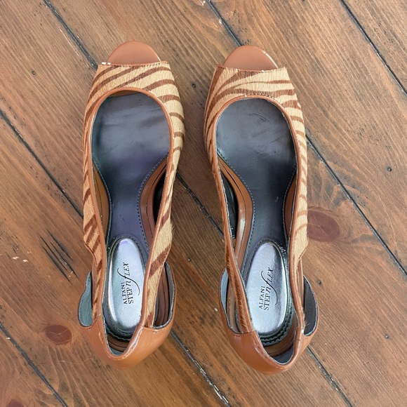 Alfani Step n Flex Giraffe Printed Heels - Picture 3 of 5